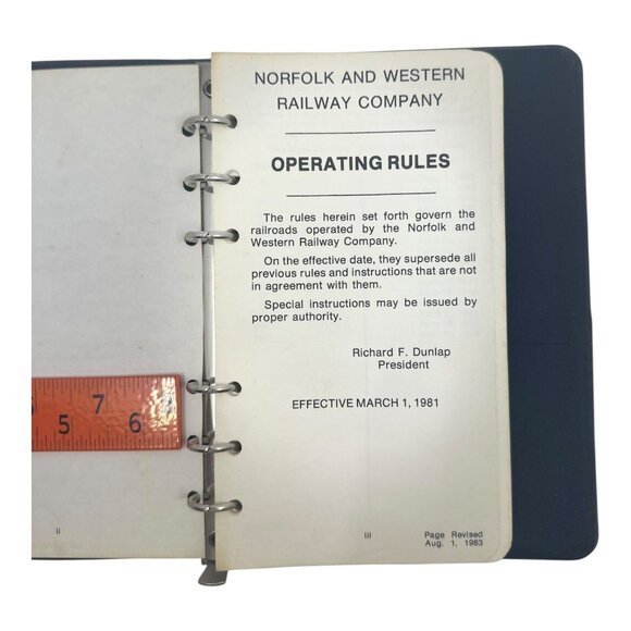 Norfolk Western Railway 1981 Operating Rules Manual Hardcover Revised 1983 - Picture 4 of 13